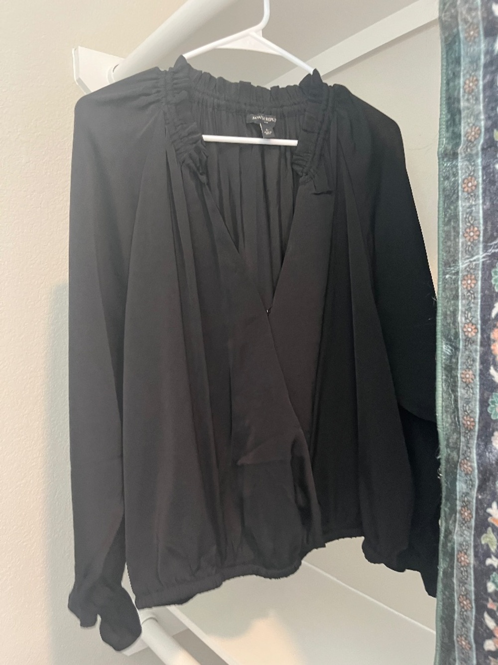 Banana Republic long sleeved ruffle cuffed top